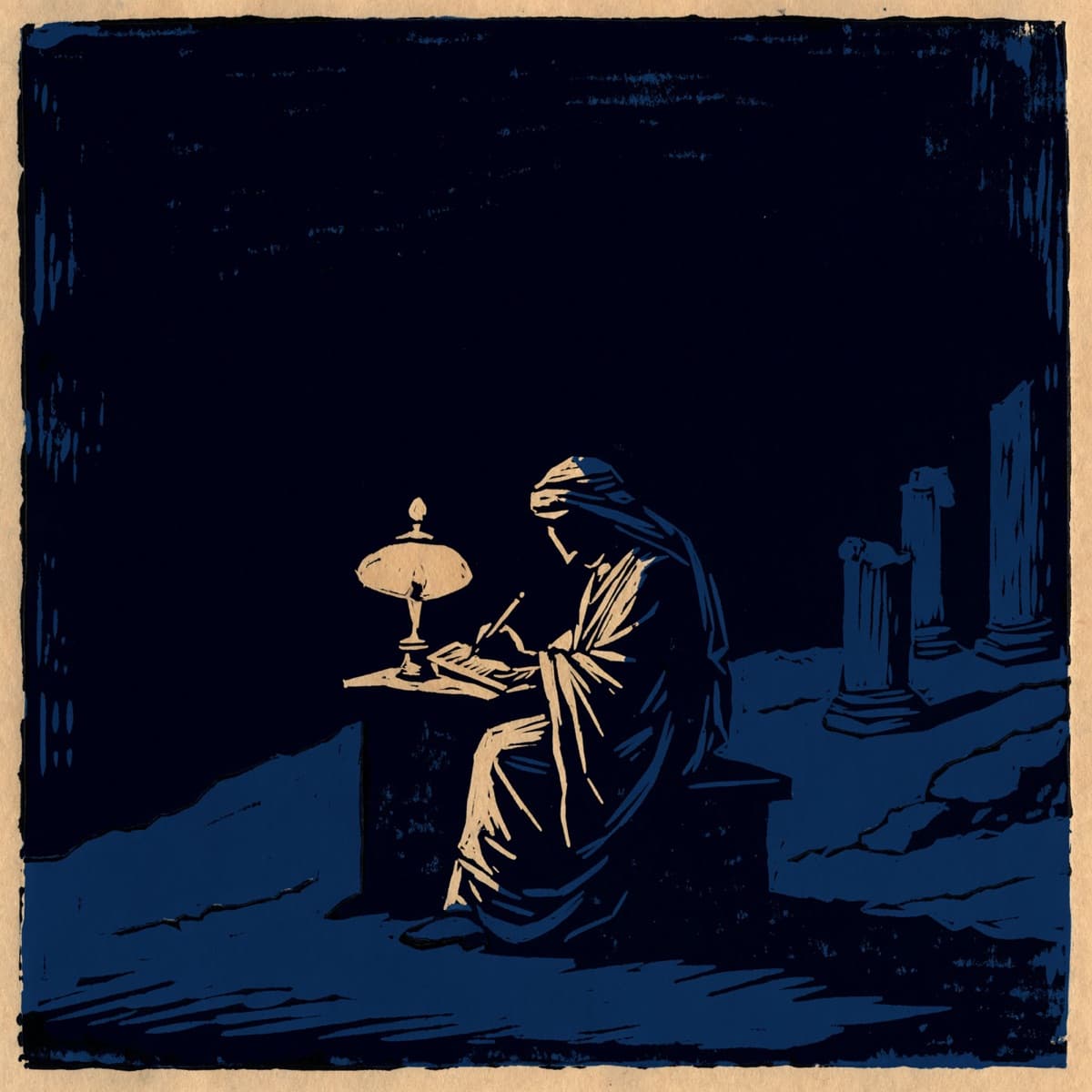 Grabado en azul marino y color papel: una figura con túnica y la cabeza cubierta escribe en un cuaderno, sentada junto a una lámpara de aceite, con columnas en ruinas al fondo y noche cerrada